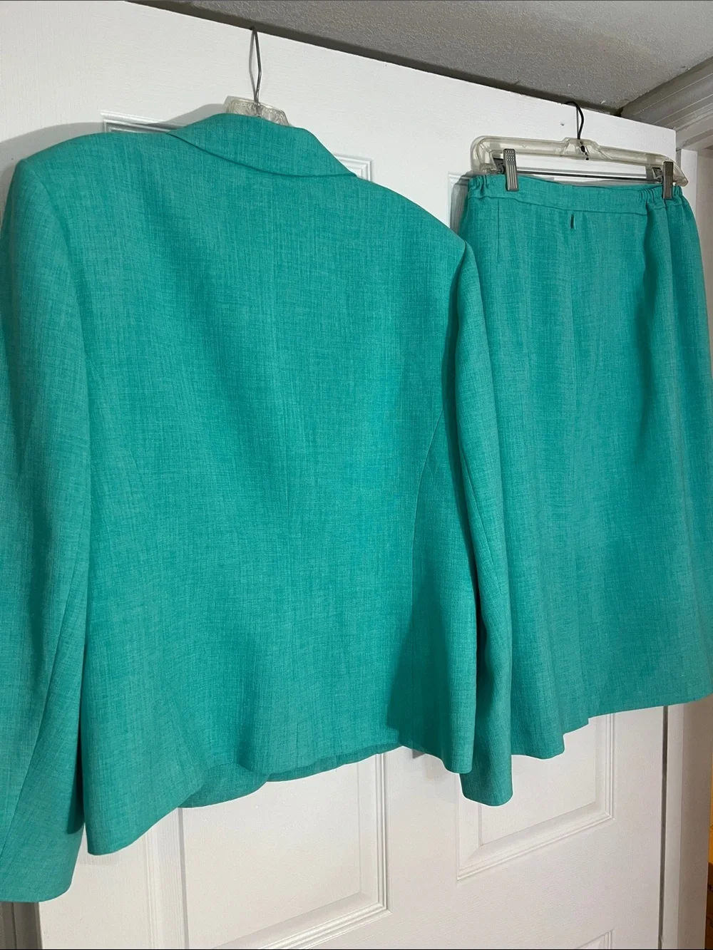 Le Suit Vibrant Teal Womens Two-Piece Skirt Suit - Picture 4 of 4